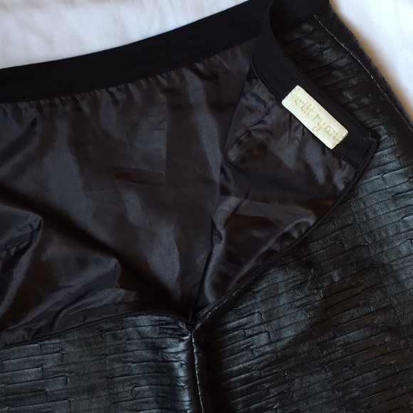 Britt Ryan Black Vegan Leather Ruched Mini Skirt - Picture 4 of 4